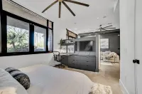 Architectural Digest Condo in Old Town Scottsdale Entertainment District