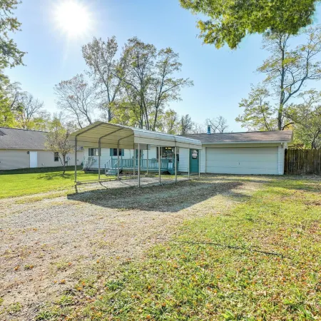 Sand Lake Retreat: Canal Access & Large Yard!