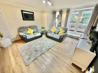 Glen Fern Lodge - Garden Apartment with Parking - Town Centre - Close to Beach