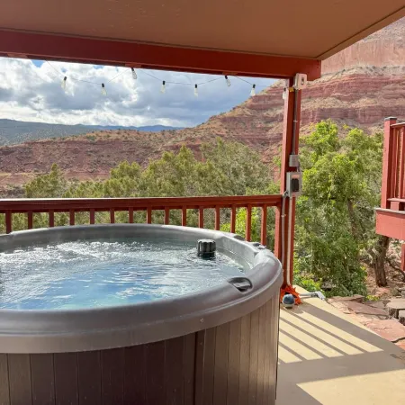 Canyon Vista Cottage- Hot Tub and Heavenly Views