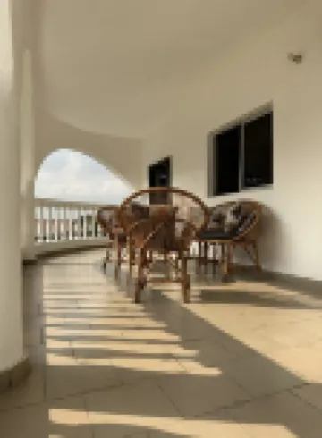 Villa Charmante Avec 3 Chambres et Salles de Bains Privées au Centre D'abidjan !