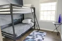 Wonderful 3Bdr Guest Suite Sits Between Downtown and the Beach