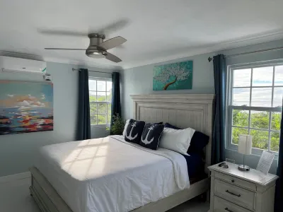 Modern Negril Condo located steps away from the renowned Seven Mile Beach!  호텔