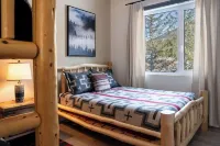 The CAPOW House | Revelstoke Adventure Center | 1 Minute From Ski Hill