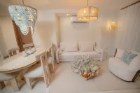 Charming 1 k-bedroom+1 sofa bed, 2 f-bath/kitchen/beachfront/pool/w Wi-fi condo