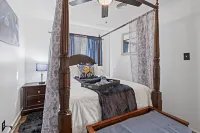 4 Br, 2 Bths,  Sleeps up to 12 Has 4 Bds, 2 Air Mattresses, Twin Mattress,Couch.