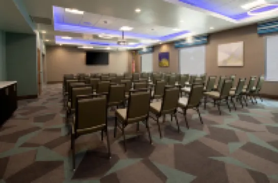 Hampton Inn & Suites - Gilroy, CA