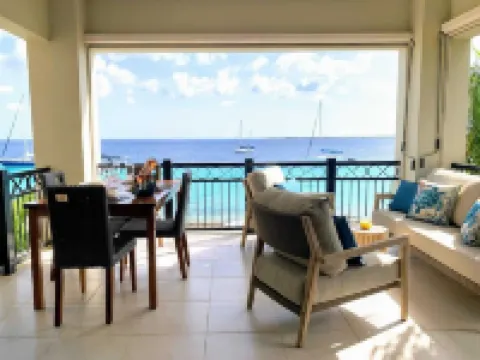 Island Vibes at Elegancia