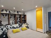 New villa with pool and spa, Aubenas Hotels in Aubenas