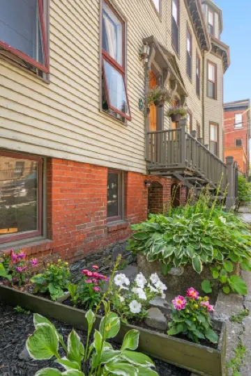 The Willis Suite steps from the waterfront