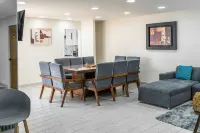 Spacious 5-bedroom house with AC, WiFi near to the beach