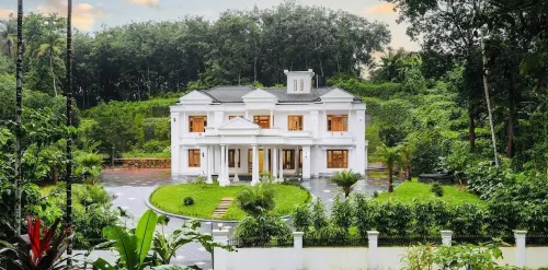 Love Shore Luxury Private Pool Villa near Thusharagiri Waterfalls