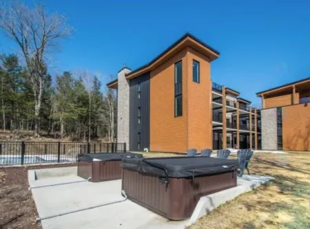 Le Panache Alpin| Condo-Spa-at the foot of Mont Orford