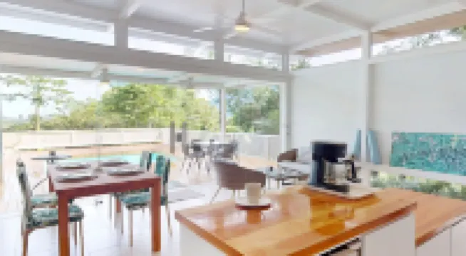 Beautiful Villa Lucia, Gated Tropical Retreat, Private Deck with Pool, Ojochal