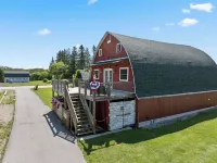 4-bedroom barn in terrific Sister Bay with WiFi, AC. Enjoy your stay Hotels in Liberty Grove