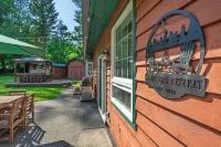 Cozy River Cabin - Sleeps 12 - Hot Tub - EV - Trails & Stevens Pass Nearby