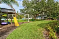 4-bedroom heated pool house 5 minutes to the beach Hotels in Osprey