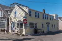 Bright Coastal Apartment in the center of Quaint New England Sea Town