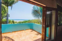 Casa Turquesa - Luxury 3-Story Beachfront Estate Hôtels à : Aposentillo