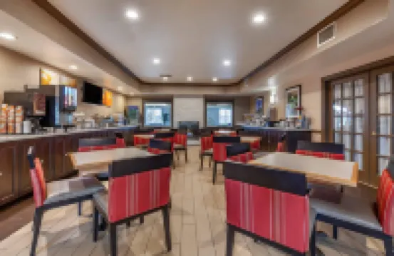 Comfort Inn & Suites Geneva- West Chicago Hotels in Kane County