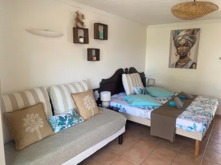 Studio "ti kaz an nou" sea view * feet in the water - very quiet place