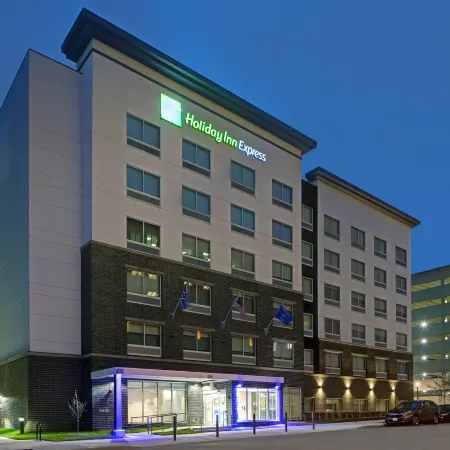 Holiday Inn Express MILWAUKEE DOWNTOWN by IHG