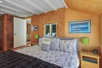 Spacious 4/5BR 4BA Tahoe Retreat w/ Hot Tub – Walk to Lake & Near Ski Resorts