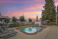 Best Western Plus Twin View Inn  Suites