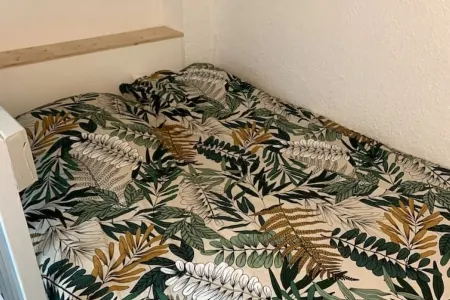 Apartment in lakefront residence Отели в г. Вьё-Буко-ле-Бен