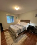 Beautiful Entire 2 Bedroom Suite - Apartments