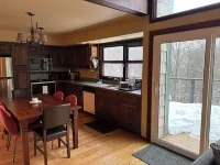 3-bedroom chalet in marvelous Ellicottville with WiFi, sauna, deck and grill