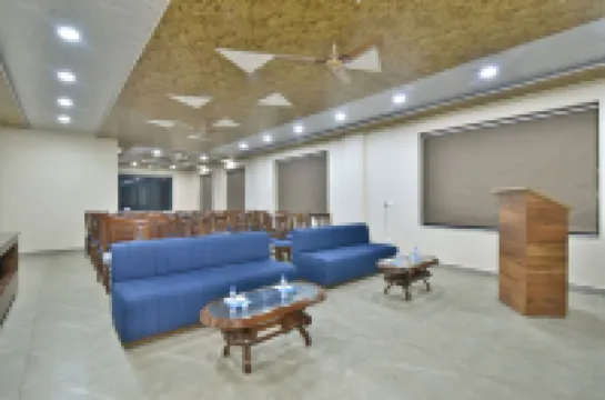 Ark Holiday Inn by Dls Hotels