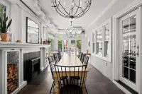 Southmoreland on the Plaza an Urban Inn