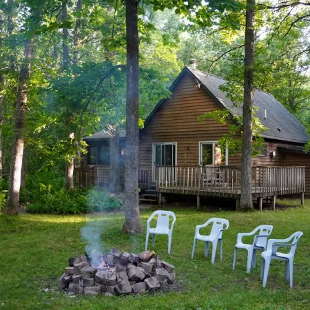 Private Cabin - 5 acres - near Hinckley Casino!