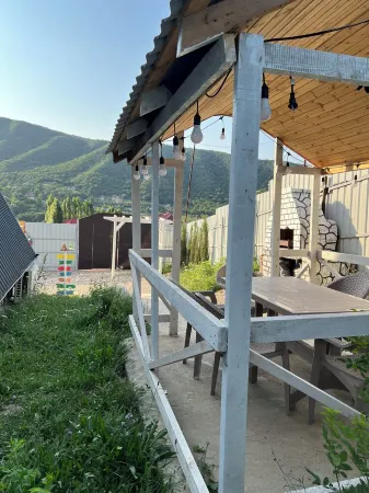 Charming 2-bedroom bungalow with WiFi, AC in serene Qechresh Отели в г. Qechresh