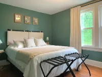 Cozy Cottage on Main. Halfway between the Ark and Creation Museum! Hotels in Walton