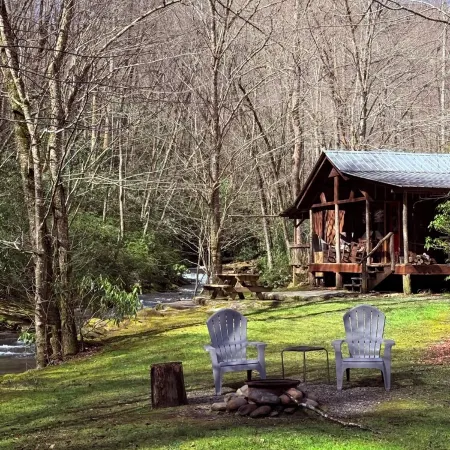 Secluded Creekside Cabin • Waterfall • Hot Tub • Lake Access