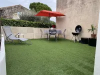 Quiet, independent apartment. シャトー・ド・ラ・ビュジーヌ公園周辺のホテル