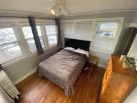 King Bed in 2-bedroom house in lovely Ferndale with AC