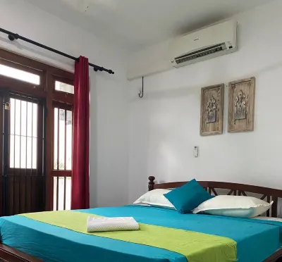 Fully furnished 2 bedroom apartment with 3 Balcony (  bed rooms with A/C) Hotel in zona Rankoth Viharaya