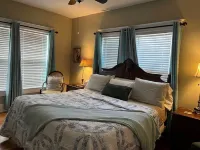 Charming 2-BR apt 4 min to hospital, free WiFi, in Memphis Midtown, free parking