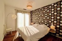 New house, heated pool, enclosed garden. Near historic center Périgueux