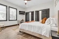 Modern Mill House -Luxury Stay with outdoor living -Walk downtown- Pets Welcome