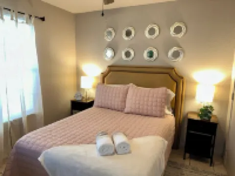 Retro Place - 2bedroom/1bathroom - GREAT VALUE!!!