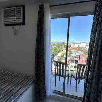 Comfy Condo with Balcony for A great Stay. Paranaque near Airport Rooms