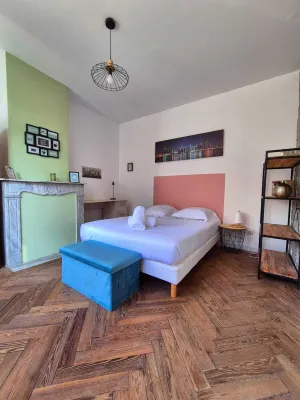 *Le Repère* House with garden Hotels in Tourcoing