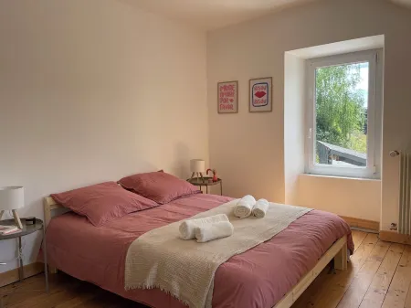 Gite near Angers, on the Loire à Vélo, 500m from the Trélazé Festival Отели в г. Трелазе