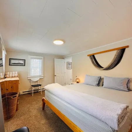 Charming Coastal Escape near Wickford, RI. Close to beaches and coastal charm!