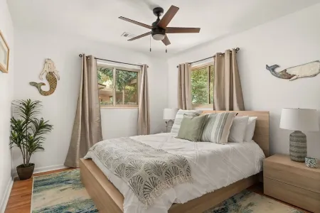 Coastal Comfort~3 BR Home w/Pool~Sleeps 9~Near Pensacola Beach