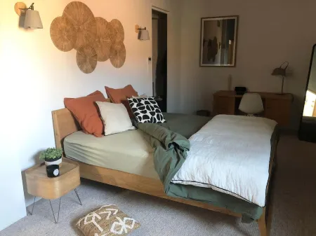 Un Loft en Provence,un Petit Coin de Verdure en Ville! Отели в г. Карпантрас